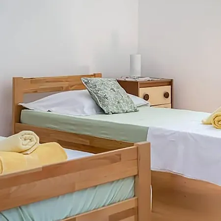 Nice Home In Sestanovac Šestanovac